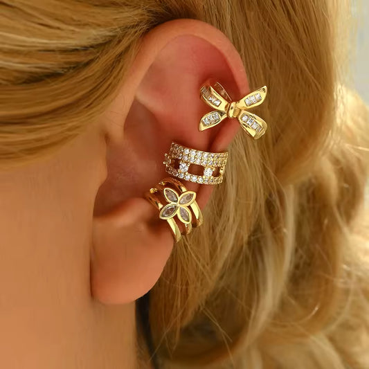 Earcuff - Golden petal portée