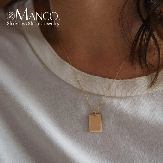 Collier pendentif Élégance rectangulaire — présentation du modèle