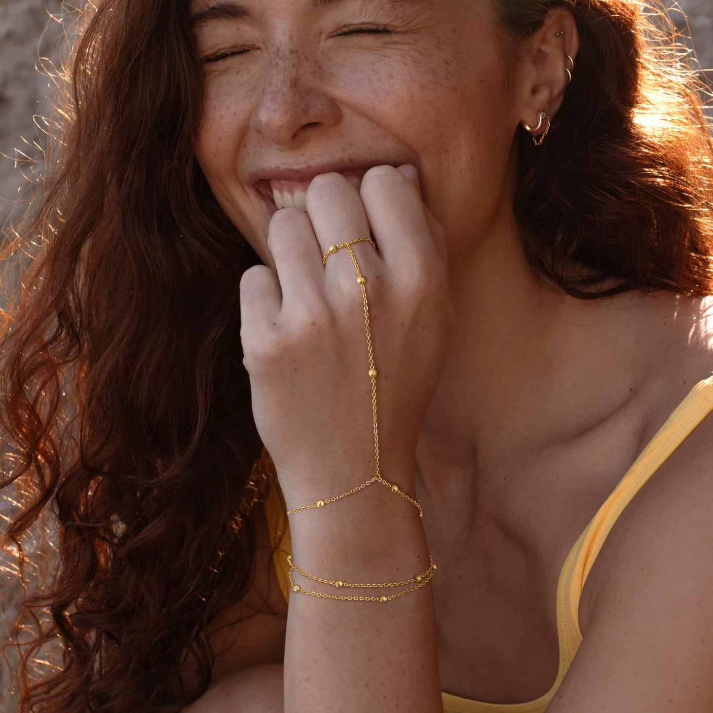 Bracelet de Main Doré Élégant - Chaînes Fines