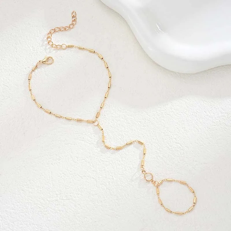 Bracelet de main Doré Alizé — gros plan sur le bijou