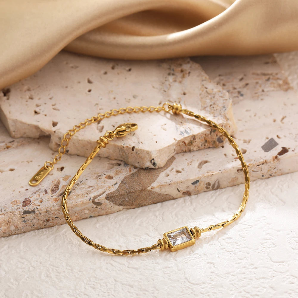 Bracelet en acier inoxydable doré avec cristaux - détail