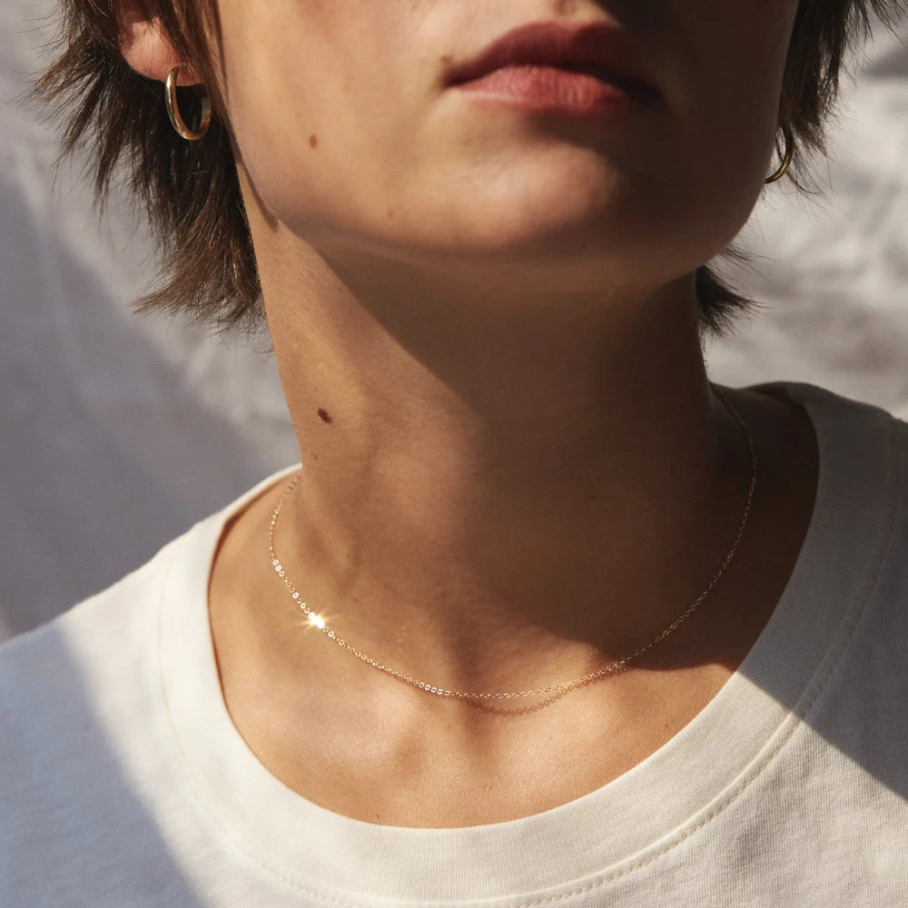 Collier ras de cou femme minimaliste - style