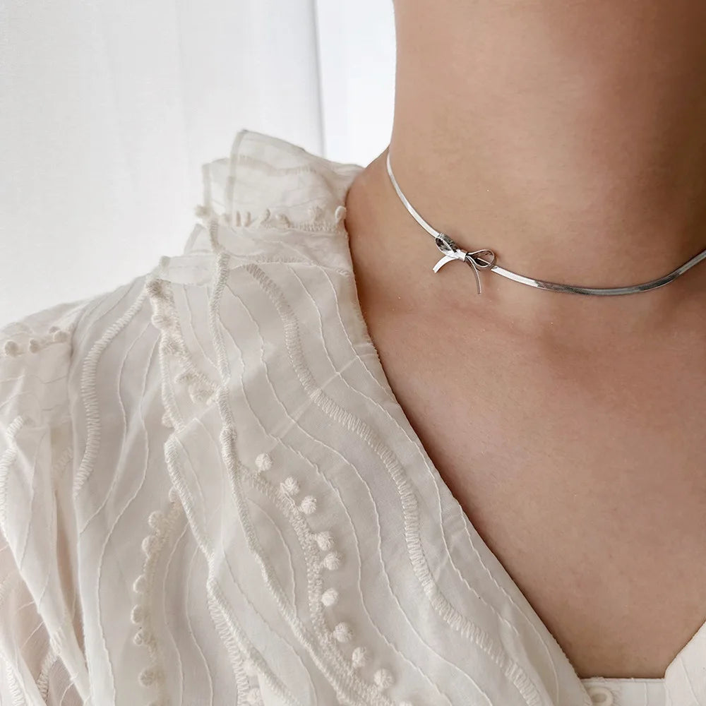 Collier ras de cou femme doré - motif nœud