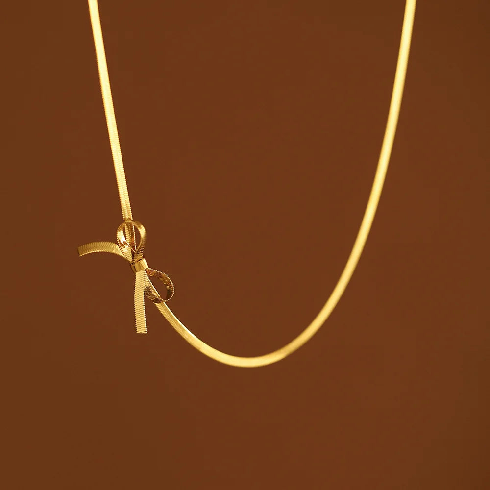 Collier chaîne serpent femme - détail du nœud