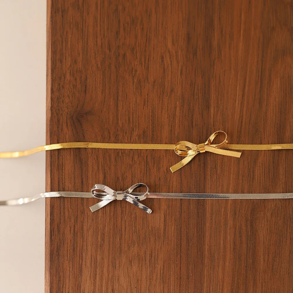 Collier ras de cou doré - vue du modèle